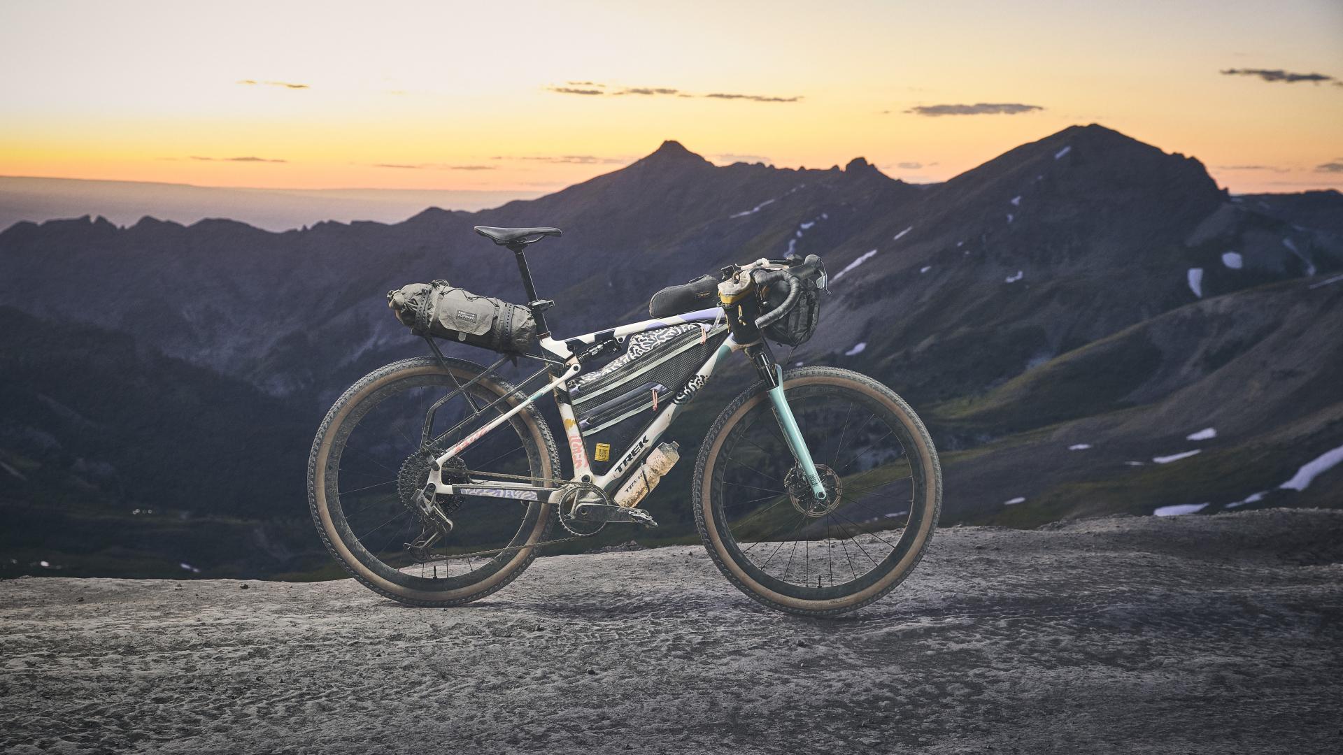 Svět se zbláznil?! Trek vydává celoodpružený gravel!